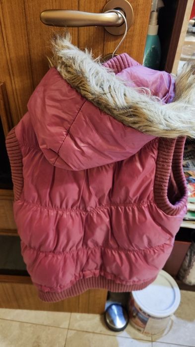 Детска грейка без ръкави с качулка