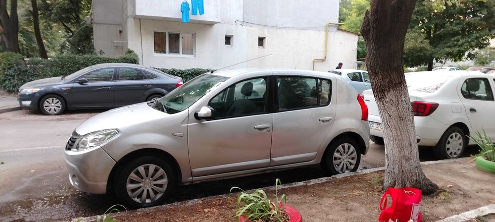Vănd Sandero din 2008.2500euro