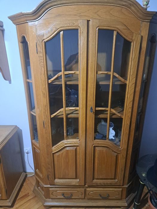 Mobilier vechi,stare foarte bună