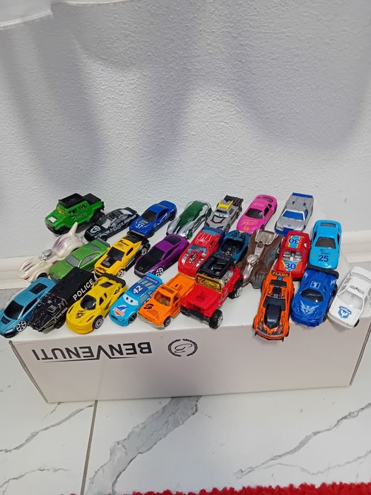 Lot masinute de jucarie din .plastic. Pret 100 lei fix