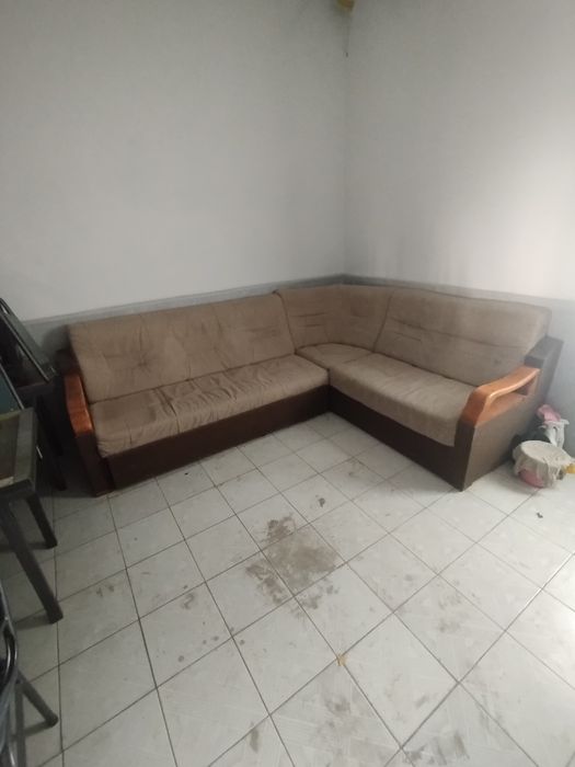 Продается уголок в хорошем состоянии