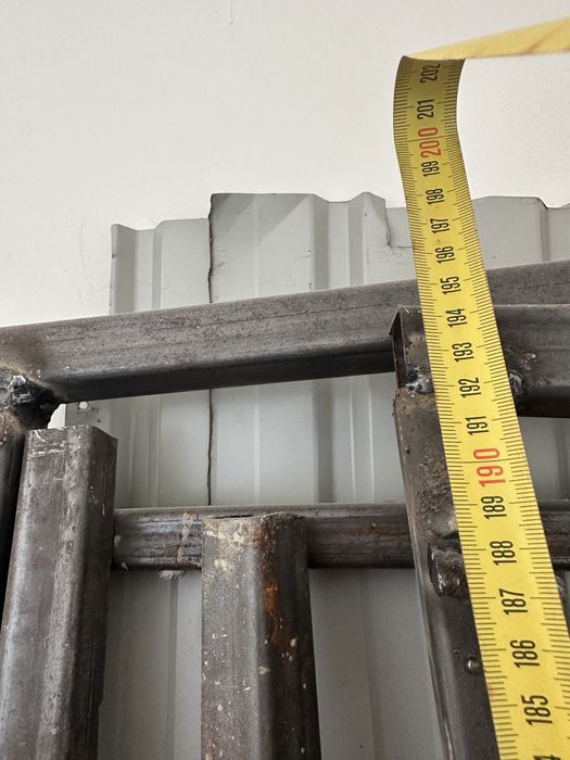 Tabla cutata si tevi rectangulare zincate, folosite