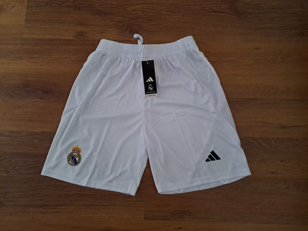 Къси панталони Real Madrid размер М