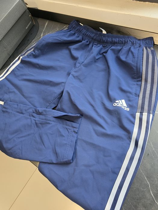 Pantaloni de trening Adidas de fâș L