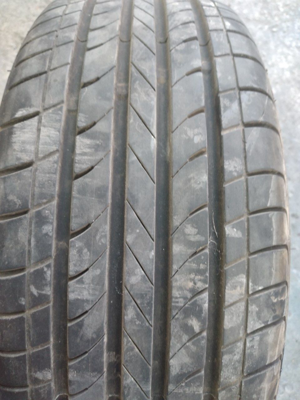 green max 195/55 R15 sotiladi diskasi bilan 5 ta bittasi 400 mingdan