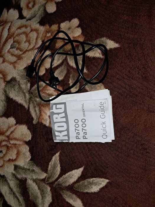 Vând Korg PA700 NOU.