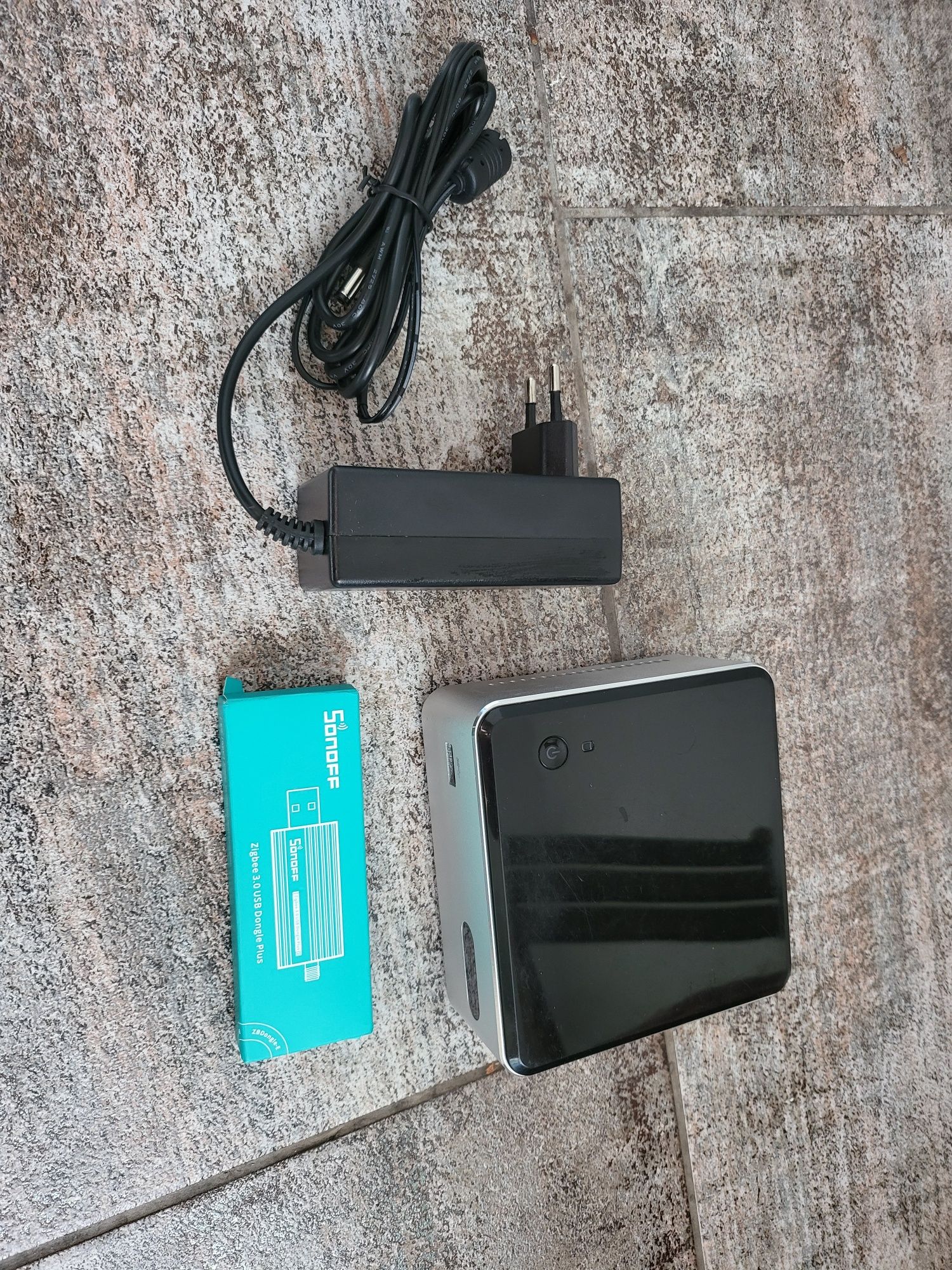 Intel NUC, wireless + Sonoff 3.0 USB Dongle Plus
