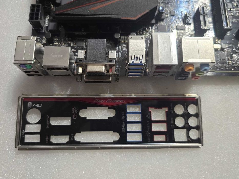 Placa de baza ASUS Z170 PRO GAMING, Socket LGA1151, DDR4, PCI-E