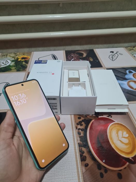 Xiaomi 13 flagmen ideal holatda