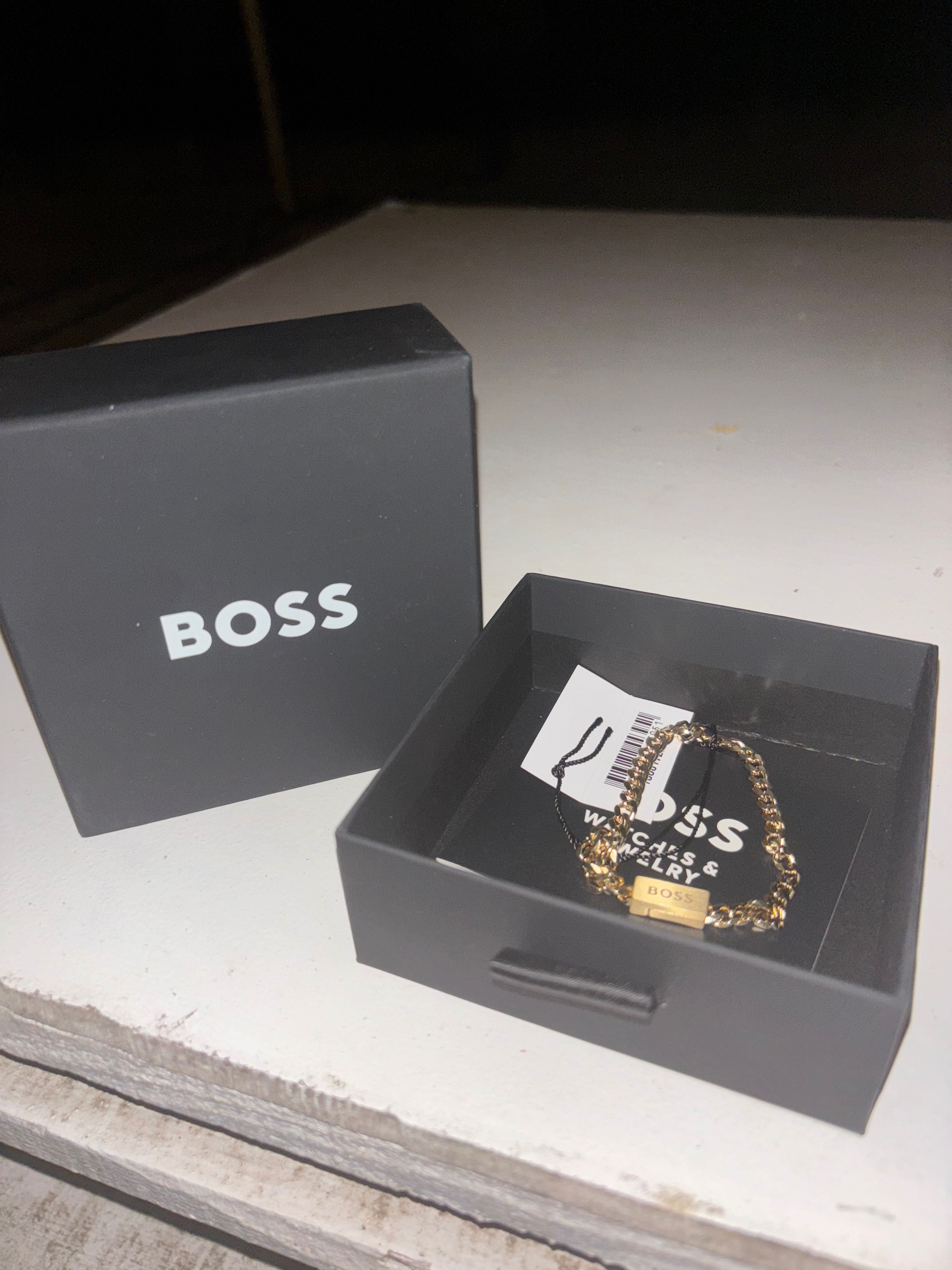 Гривна на Boss чисто нова носена е 1 седмица просто ми е голяма