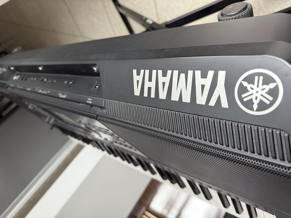Yamaha PSR SX700