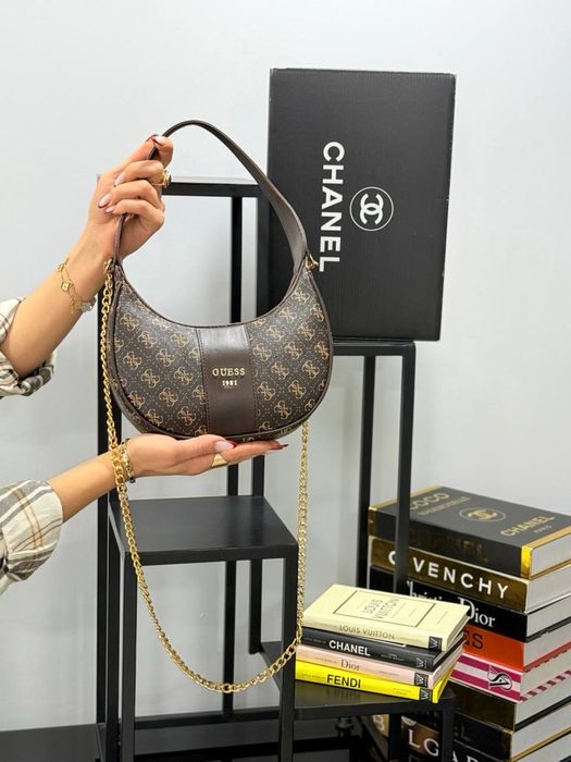 Geanta Guess noua !!! Dimensiuni 24/13 !!!