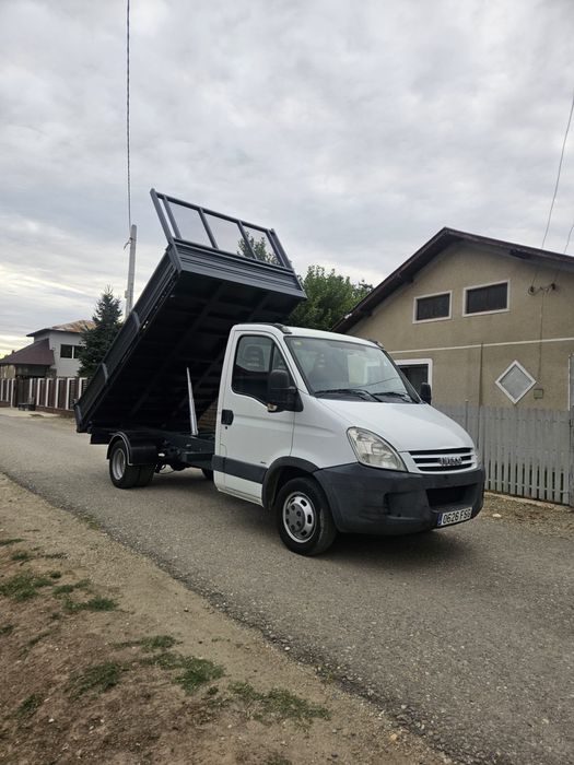 Iveco basculabil pe trei parti