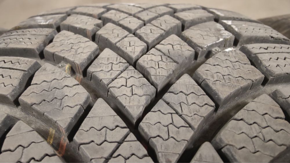 Bridgestone Blizzak LM005 215/45/18 XL, 4 бр. зимни гуми