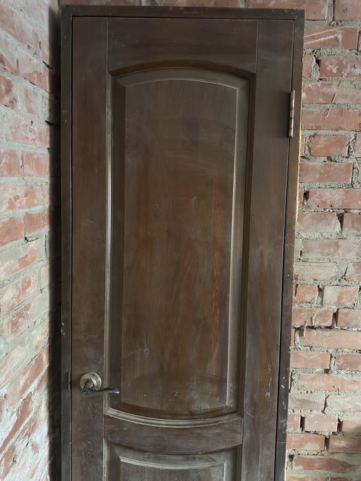 Двери из натурального дерева лакированная,