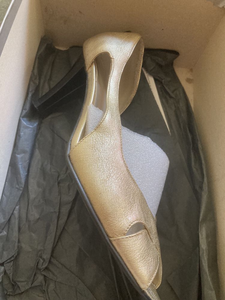 Pantofi piele aurii