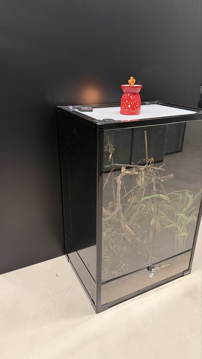 Terariu pentru cameleon – stare foarte bună