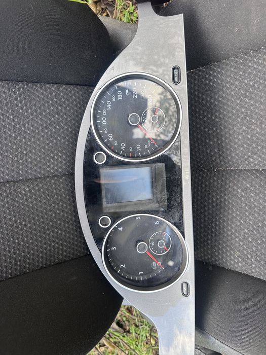 Километраж VW Passat B6 2010Година