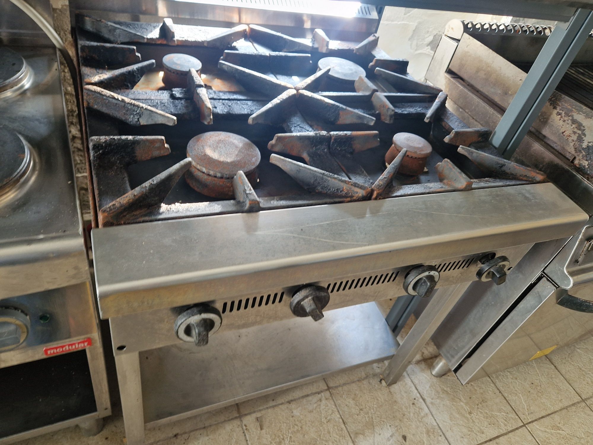 Aragaz inox 4-6 ochiuri, de.putere, cu banc