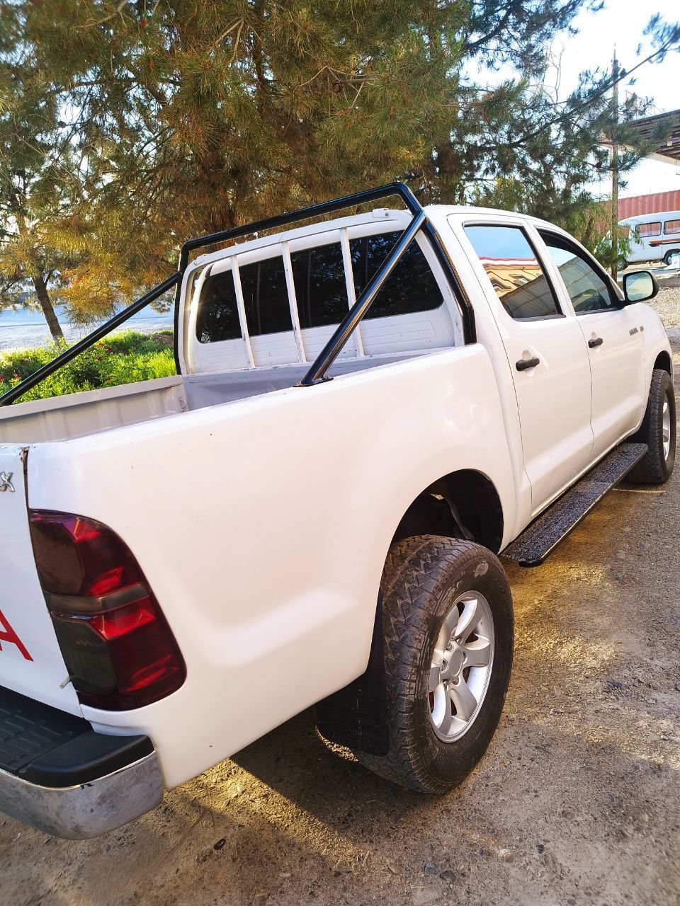 Toyota Hilux сотилади