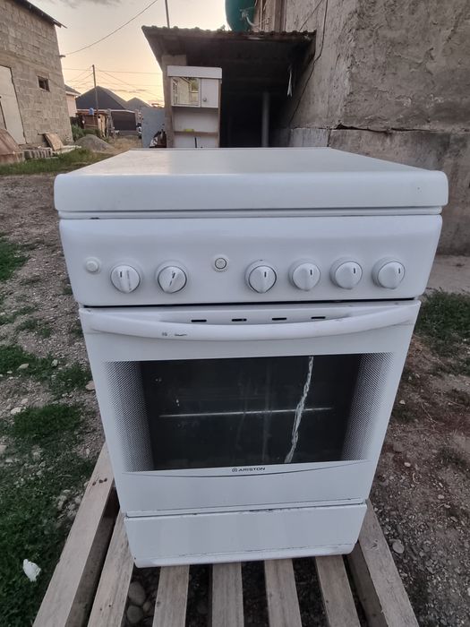 Продаю газ плиту