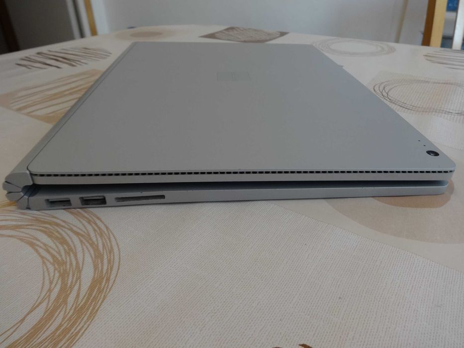 Microsoft Surface Book  i7-6600U/RAM 16GB/SSD  512GB с Пукнат екран