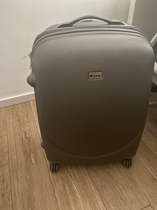 Твърд куфар Estil среден рамер