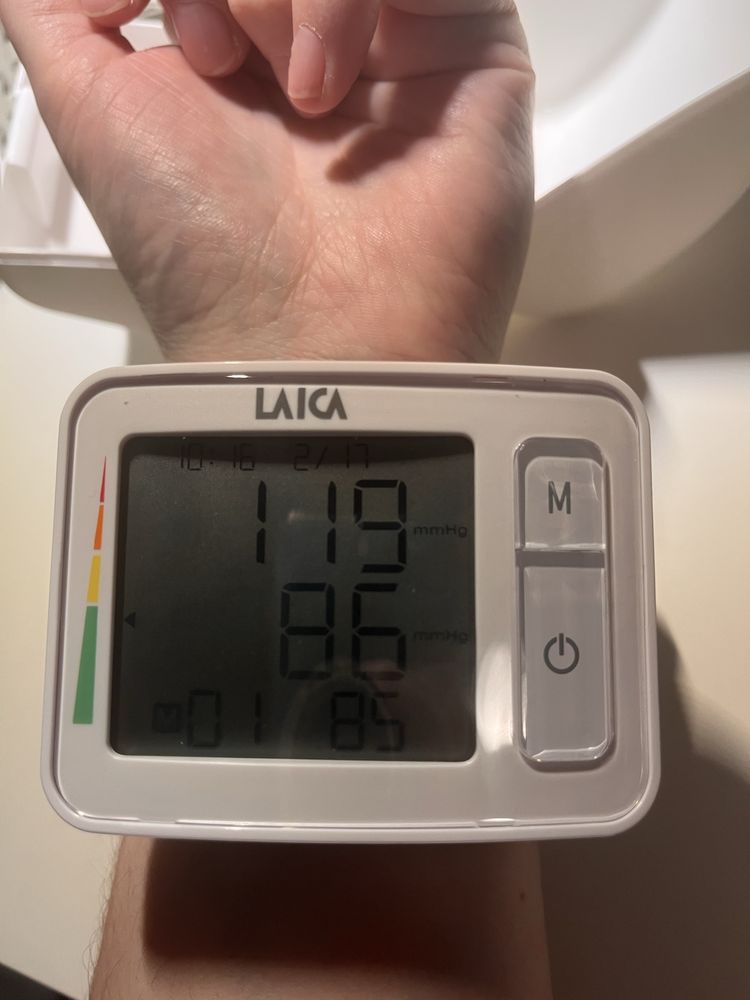 Tensiomentru de incheietura cu conectivitate cu aplicatie Laica