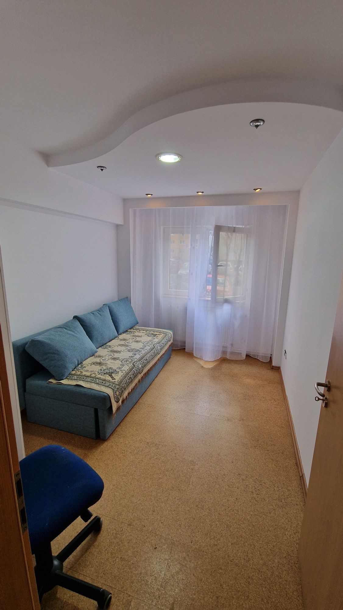 Apartament 3 camere decomandat, mobilat, Calea Dumbravii-Siretului.