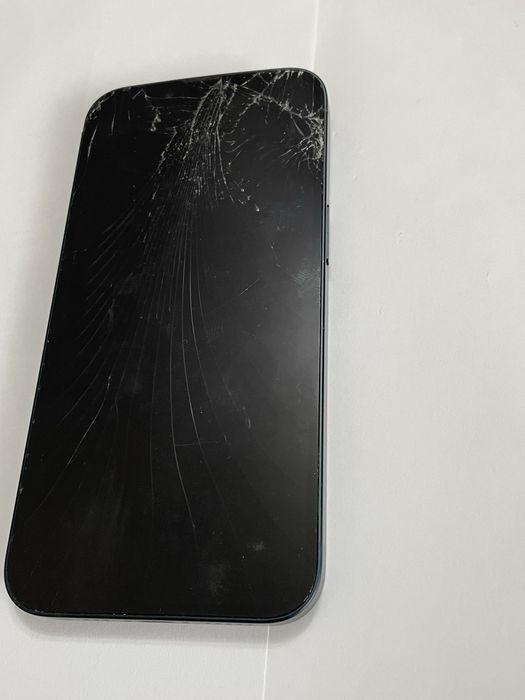 Iphone 14 liber 128 gb spart fata spate