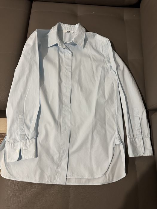 Голубая оверсайз рубашка от Uniqlo
