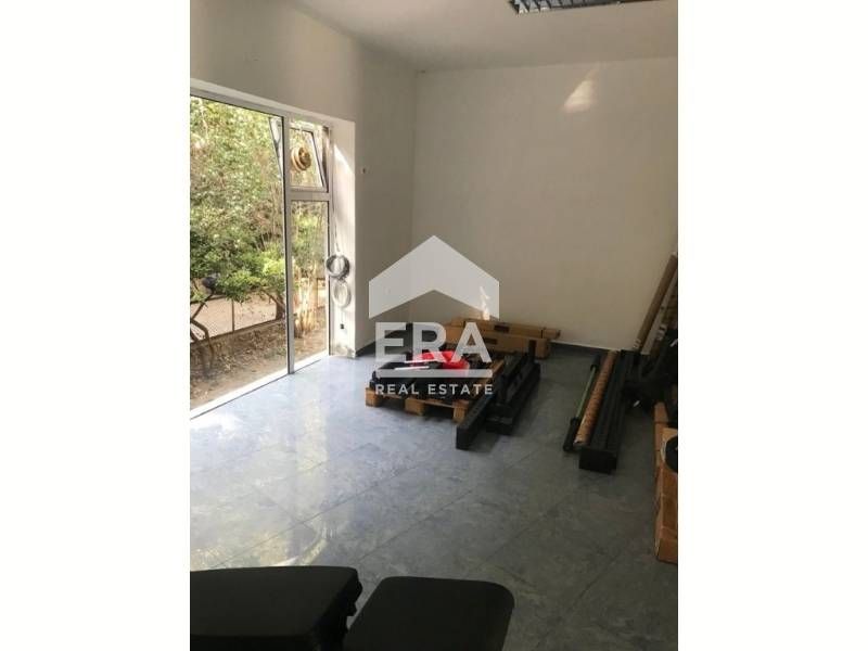 Партерен магазин под наем в централната част на гр. Варна, 85 кв.м