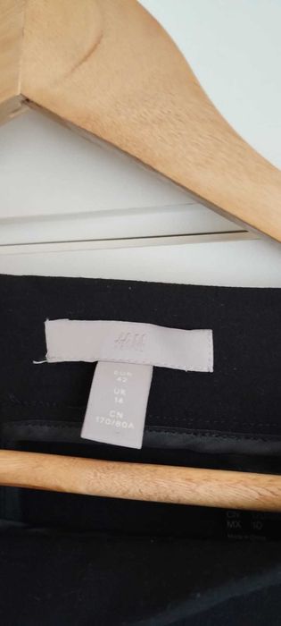 Fusta scurta culoarea neagra