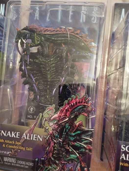 Продавам фигури Neca
