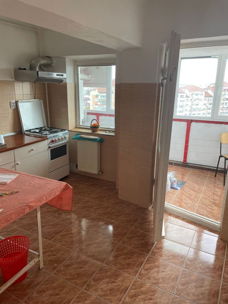 Apartament 3 camere de închiriat. Targoviste, zona centrala, Sindicate