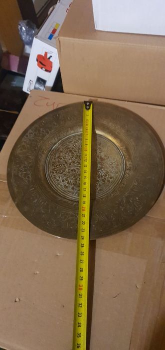 Два броя бронзови чиний