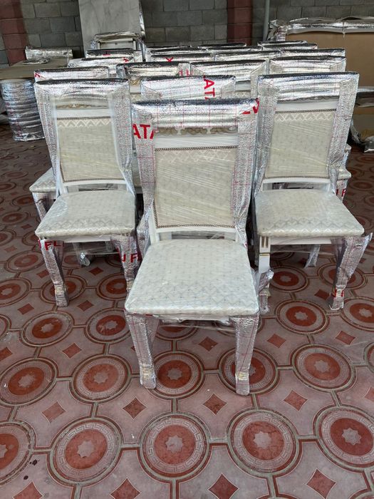 Новые стулья деревянные