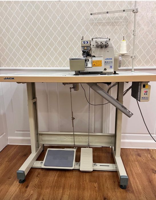 Оверлок промышленный 3-х ниточный JACK