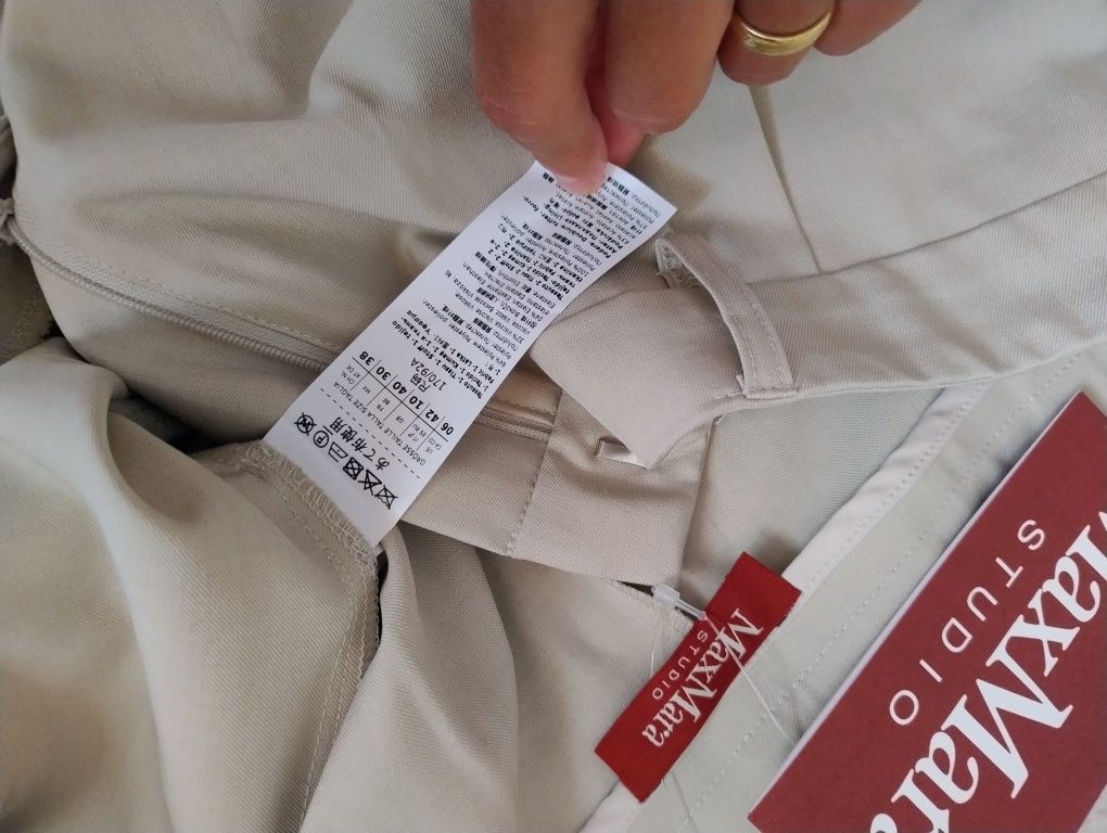 Vând pantaloni max mara