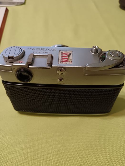 Стар фотоапарат. Yashica