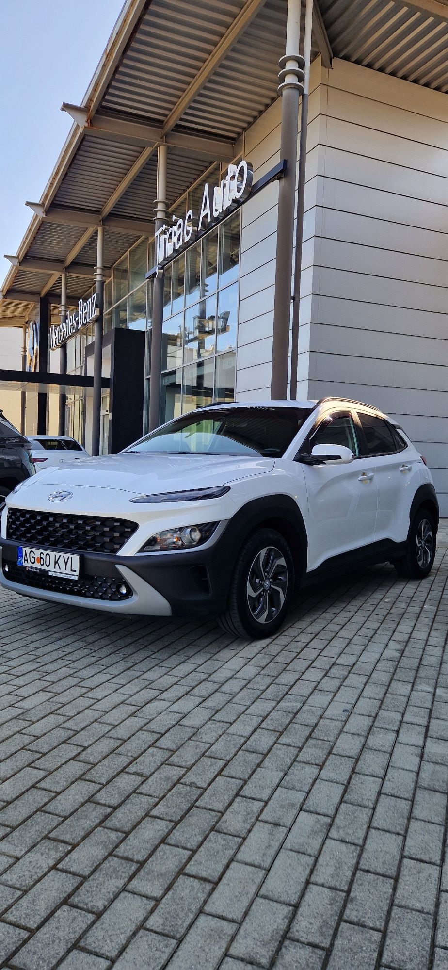 Vând Hyundai kona hibrid