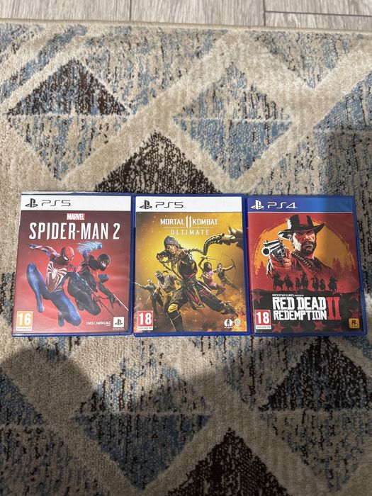 Consola PlayStation 5 , 2 controllere si 3 jocuri