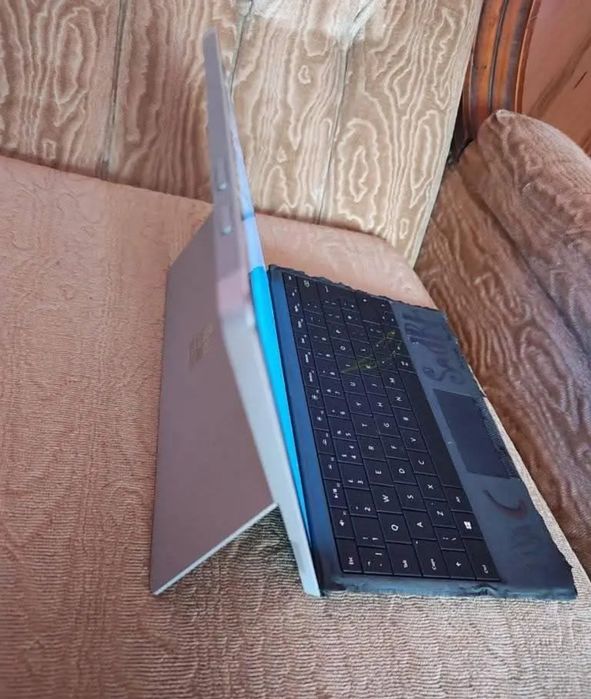 Tabletă cu tastatura