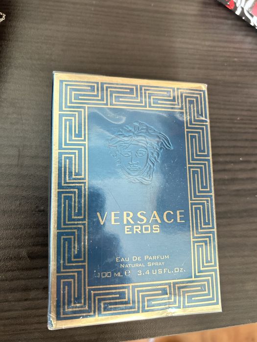 Versace парфюм.