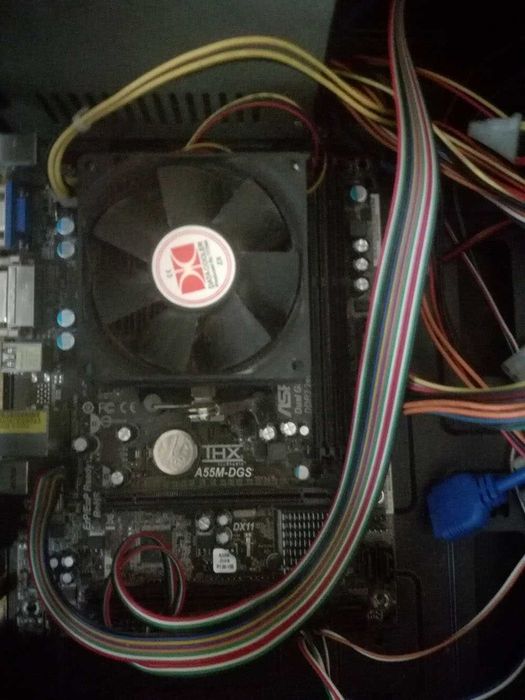 Компютър с Четири Ядрен Процесор AMD A8-3850 и Дъно ASRock A55M-DGS
