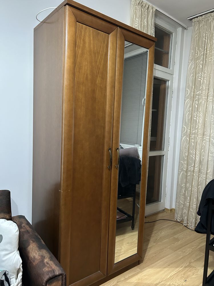 Гардероб с рафтове
