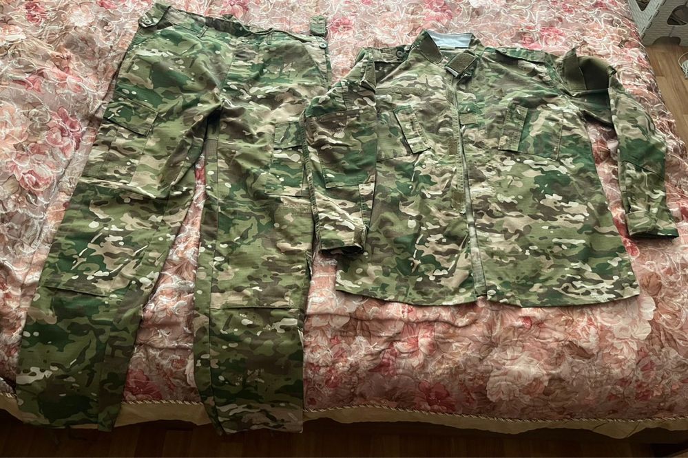 Военная форма в отличном состоянии, р-р примерно 48-50. Цена-5,000.