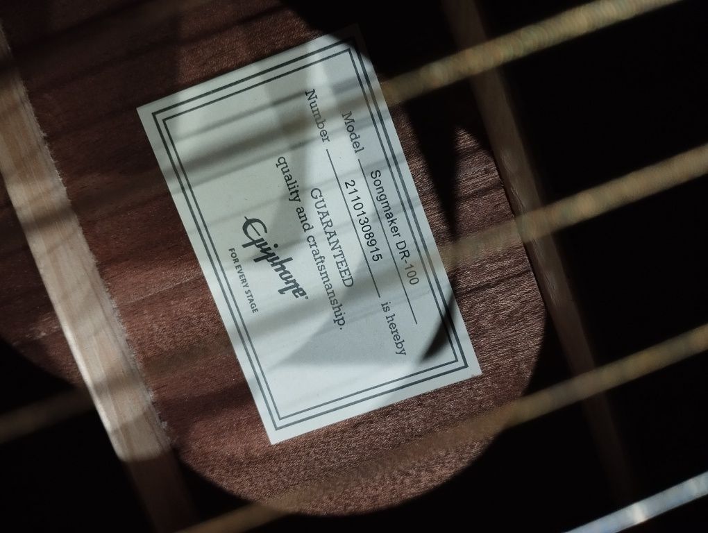 Акустична китара Epiphone DR-100