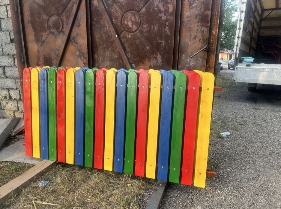 Gard din lemn pentru locuri de joaca