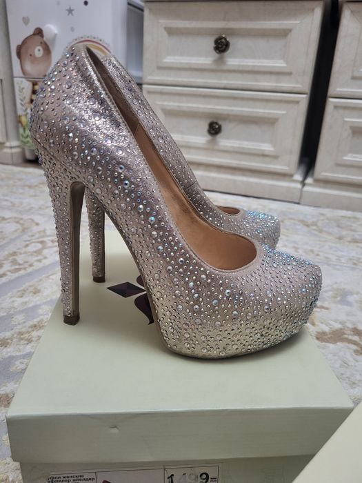 Туфли жылтырақ тастармен